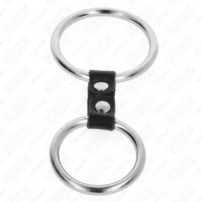 KINK - ANEL DE PÊNIS DUPLO DE METAL 3,7 CM A 5 CM CONECTADO POR TIRA DE COURO MODELO 2 - Sexshoptuga 