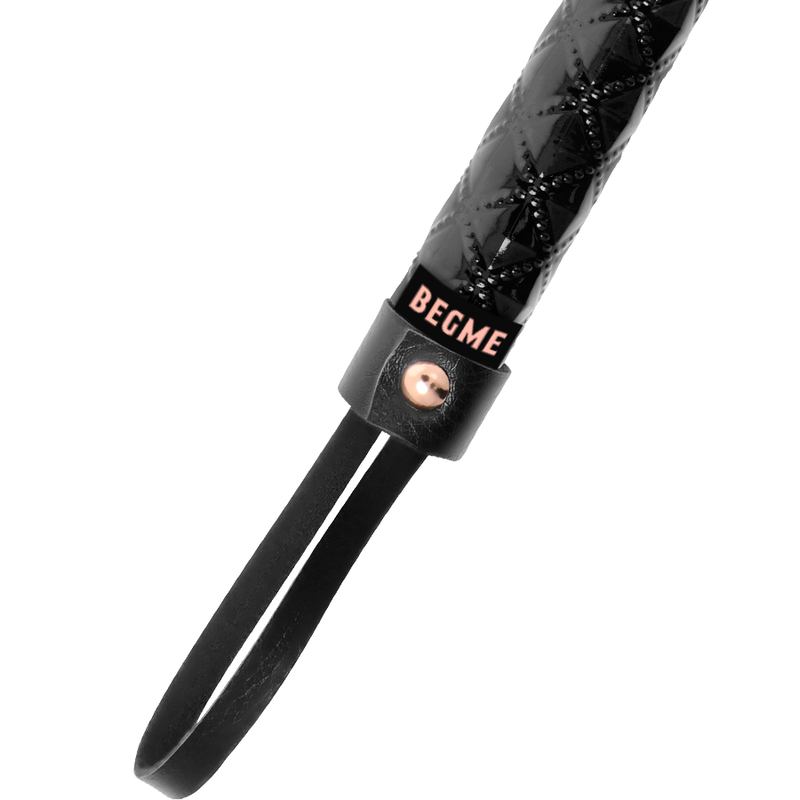 BEGME - BLACK EDITION FLOGGER DE COURO VEGANO - Sexshoptuga  Sexshoptuga 