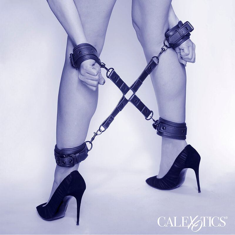 CALEXOTICS - NOCTURNAL CONECTOR HOG TIE CUERO AJUSTÁVEL PRETO Sexshoptuga 