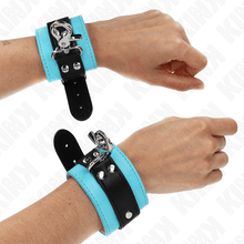 KINK - PREMIUM CLOSABLE WRIST RESTRAINTS BLACK/BLUE ADJUSTABLE 21-28CM X 5.5CM Sexshoptuga 