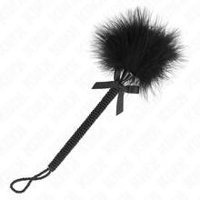 KINK - VARINHA DE CORDA DE NYLON COM PENAS DE CÓCEGAS E LAÇO PRETO 25 CM Sexshoptuga 