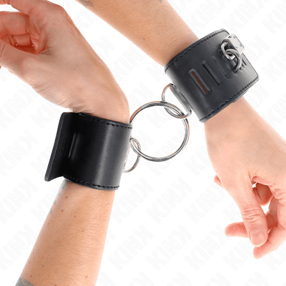 KINK - FIXED WRIST WITH RING AND ADJUSTABLE BLACK PADLOCK CLOSURE 16-23 CM X 5.5 CM