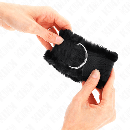 KINK - ADJUSTABLE BLACK FURRY LINING WRIST 17-31 CM X 7 CM