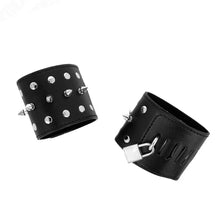 KINK - RETENÇÕES DE PULSO PUNK COM PONTOS 25 X 6 CM - Sexshoptuga  Sexshoptuga 