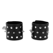 KINK - RETENÇÕES DE PULSO PUNK COM PONTOS 25 X 6 CM - Sexshoptuga  Sexshoptuga 